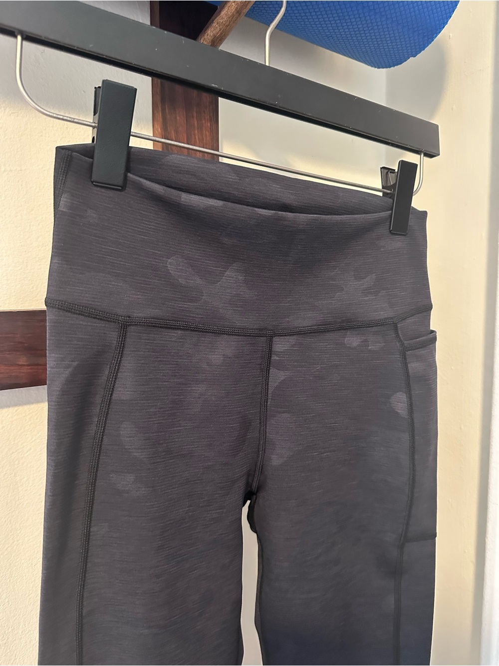 NWOT Sweaty Betty Black Camo High-Rise Super Sculpt Leggings. - Picture 4 of 9